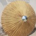 ξύλινη ομπρέλα με καπέλο από καλάμι